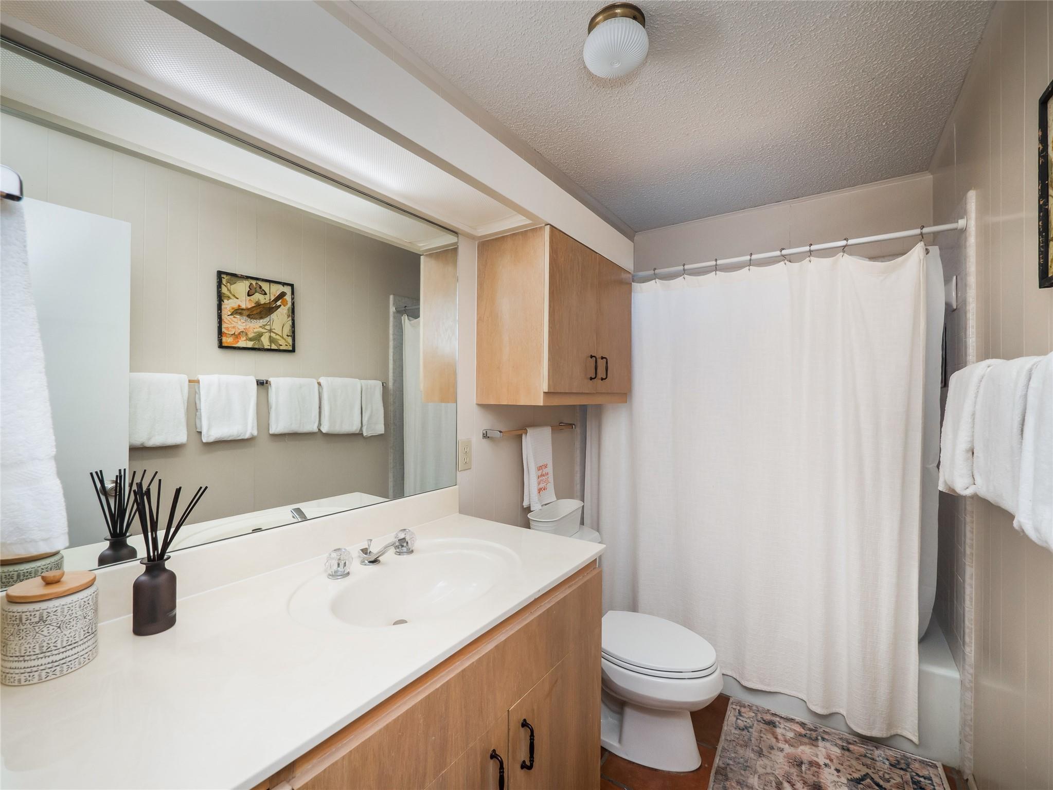 427 Coventry Rd, Spicewood, TX 78669