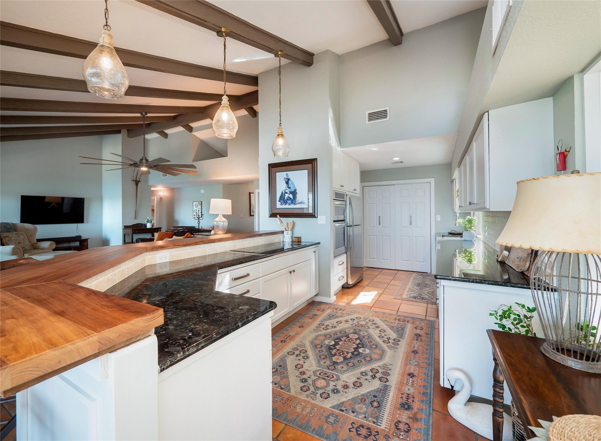 427 Coventry Rd, Spicewood, TX 78669