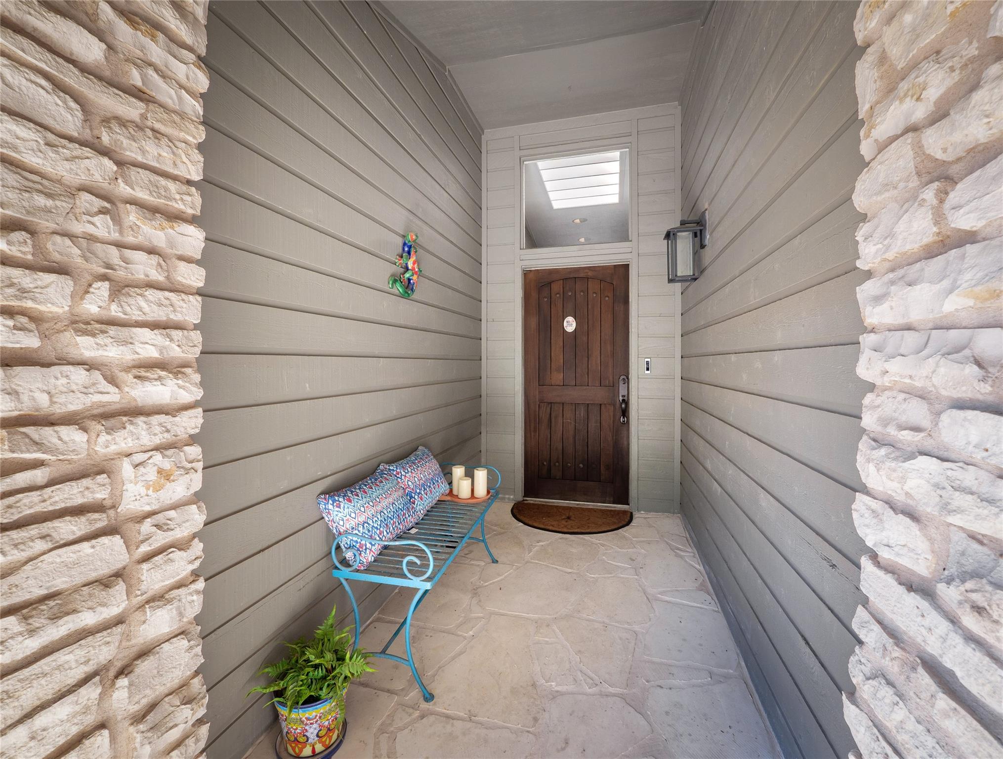 427 Coventry Rd, Spicewood, TX 78669