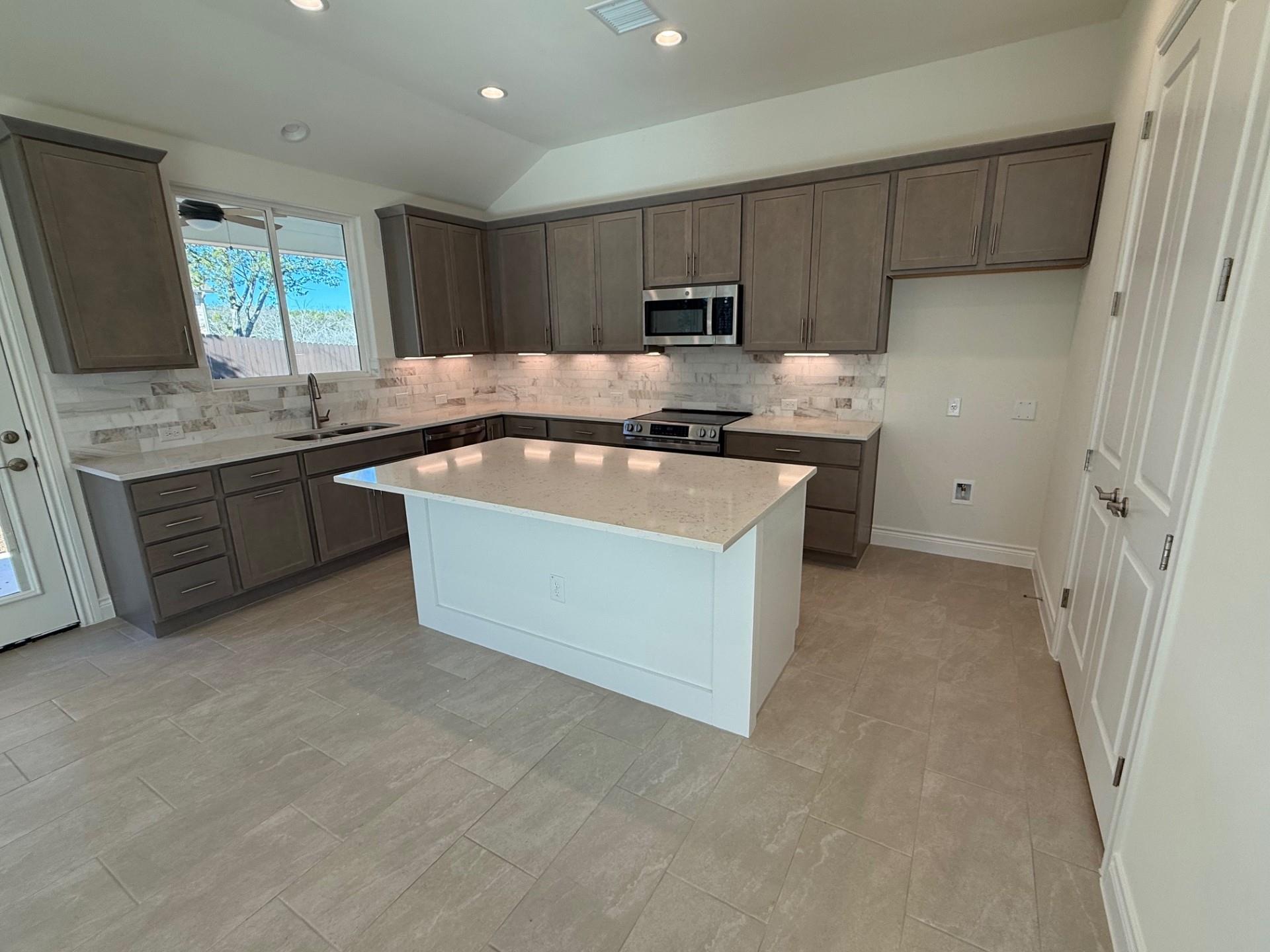 112 Broken Bow St, Horseshoe Bay, TX 78657