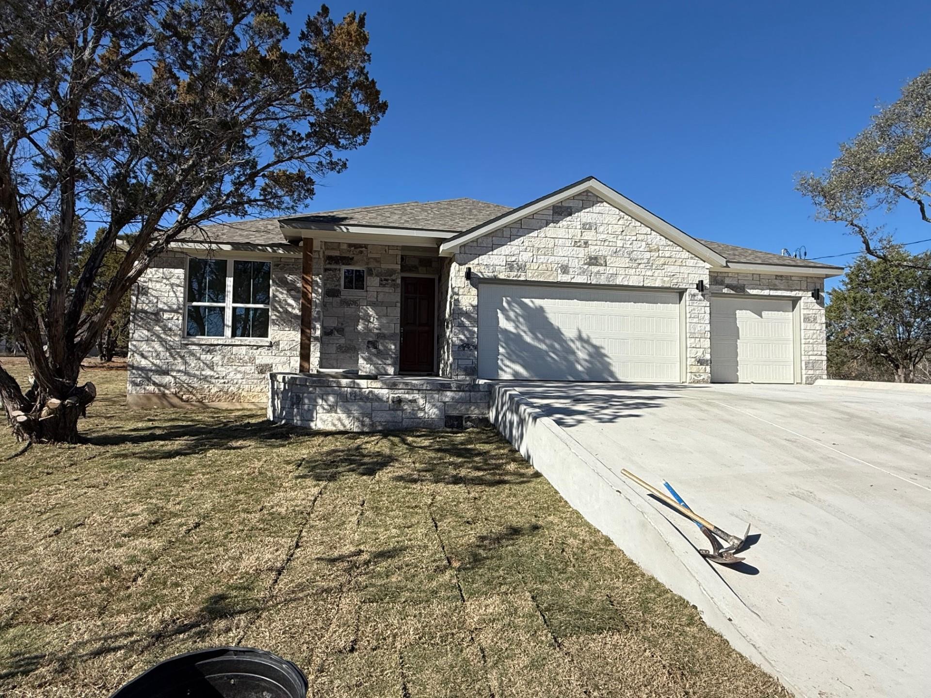 112 Broken Bow St, Horseshoe Bay, TX 78657