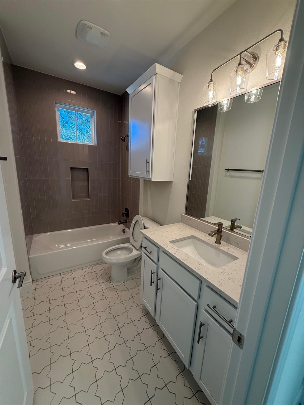 112 Broken Bow St, Horseshoe Bay, TX 78657