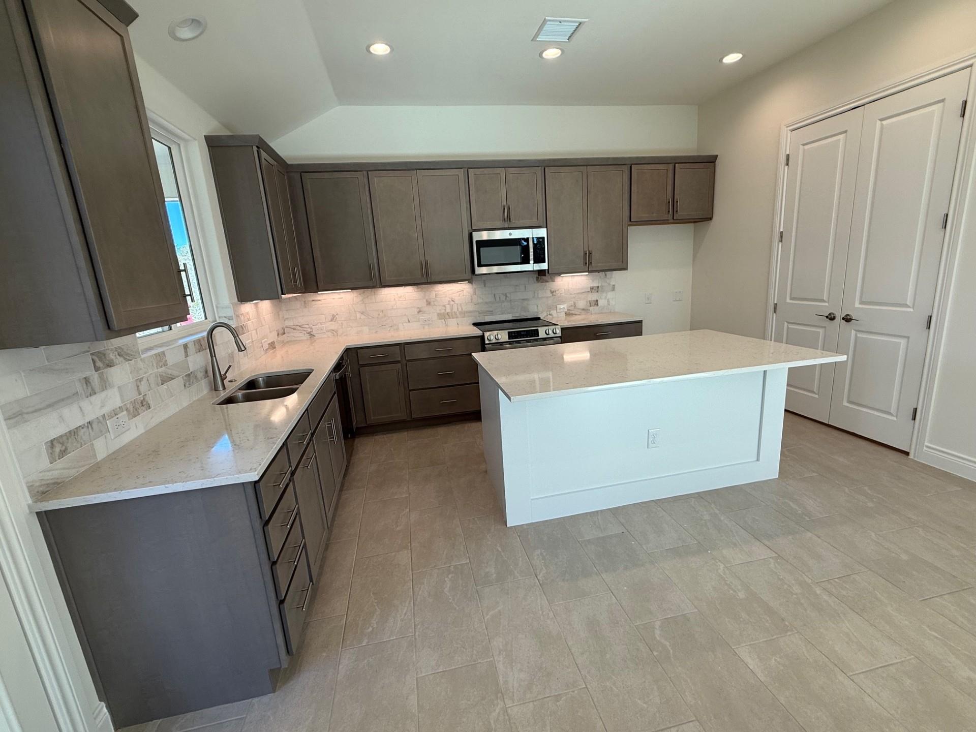 112 Broken Bow St, Horseshoe Bay, TX 78657