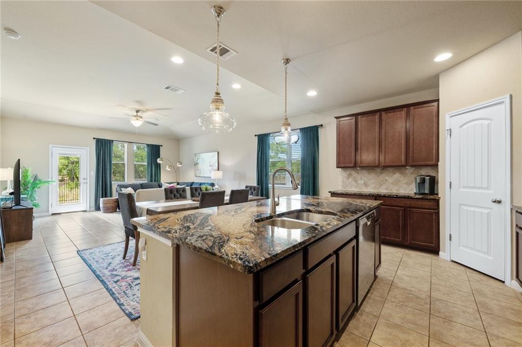 109 Hunts Link Rd, Dripping Springs, TX 78620