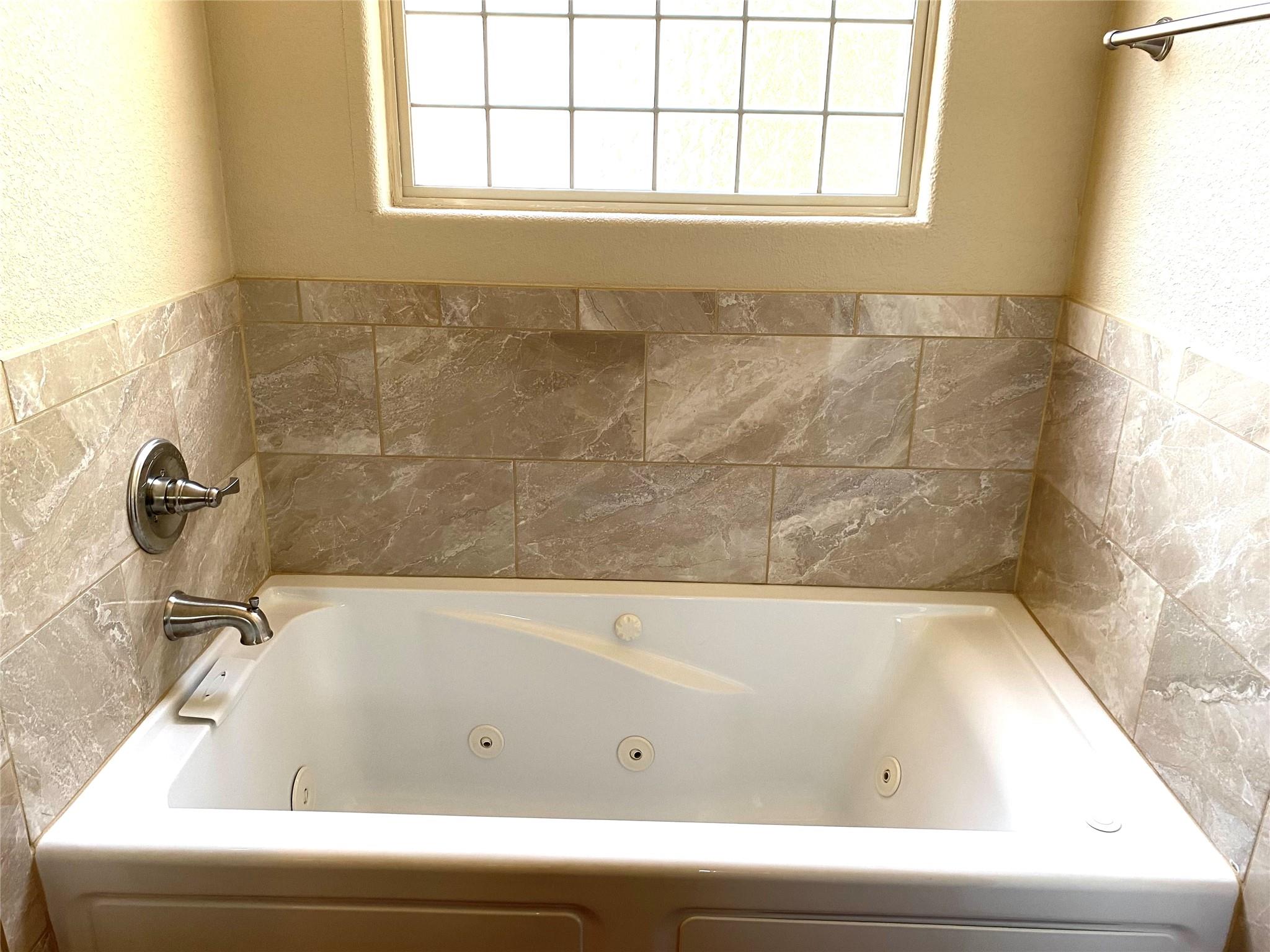 132 Akaloa Dr, Bastrop, TX 78602