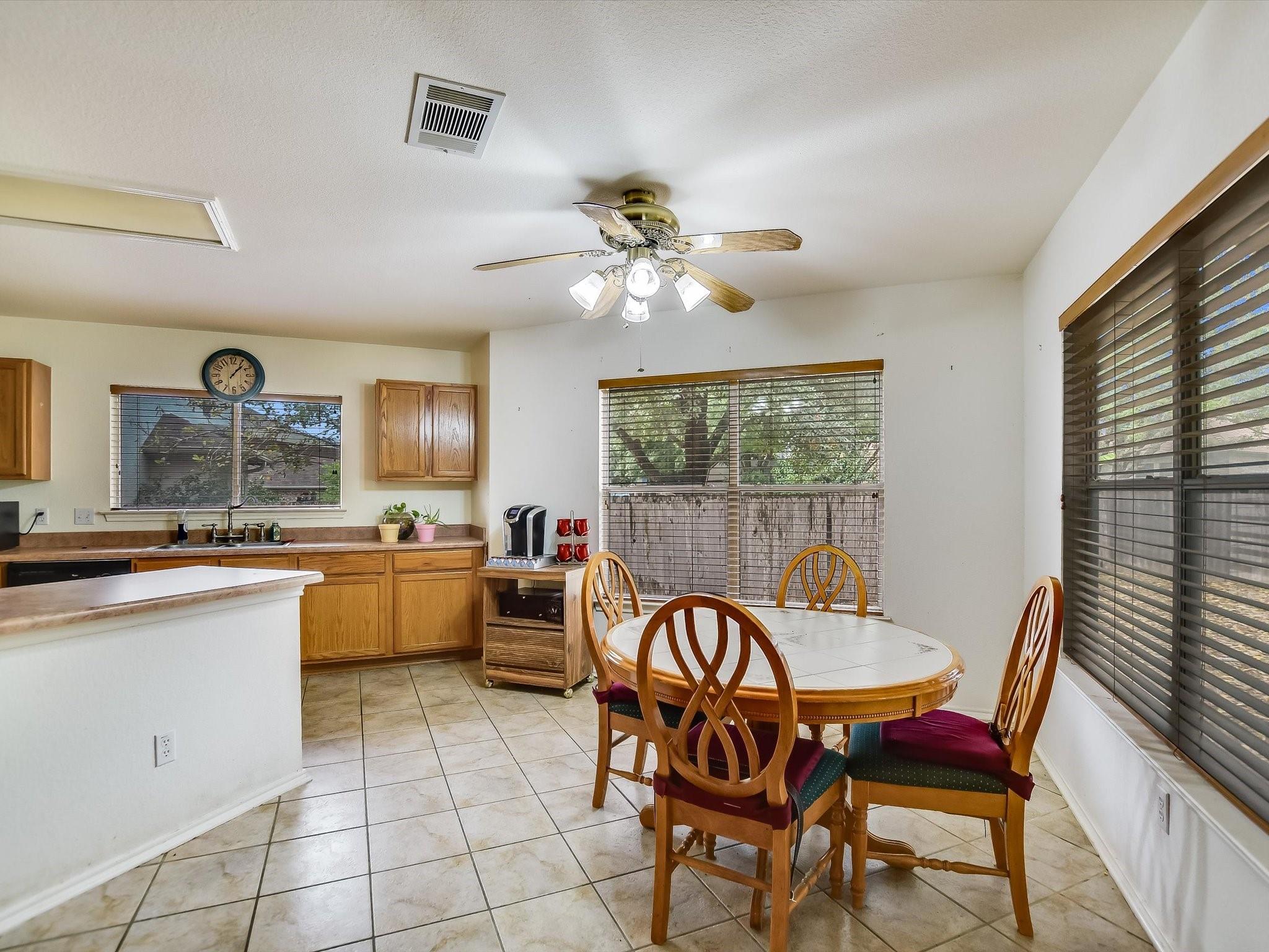 905 E Olympic Dr, Pflugerville, TX 78660