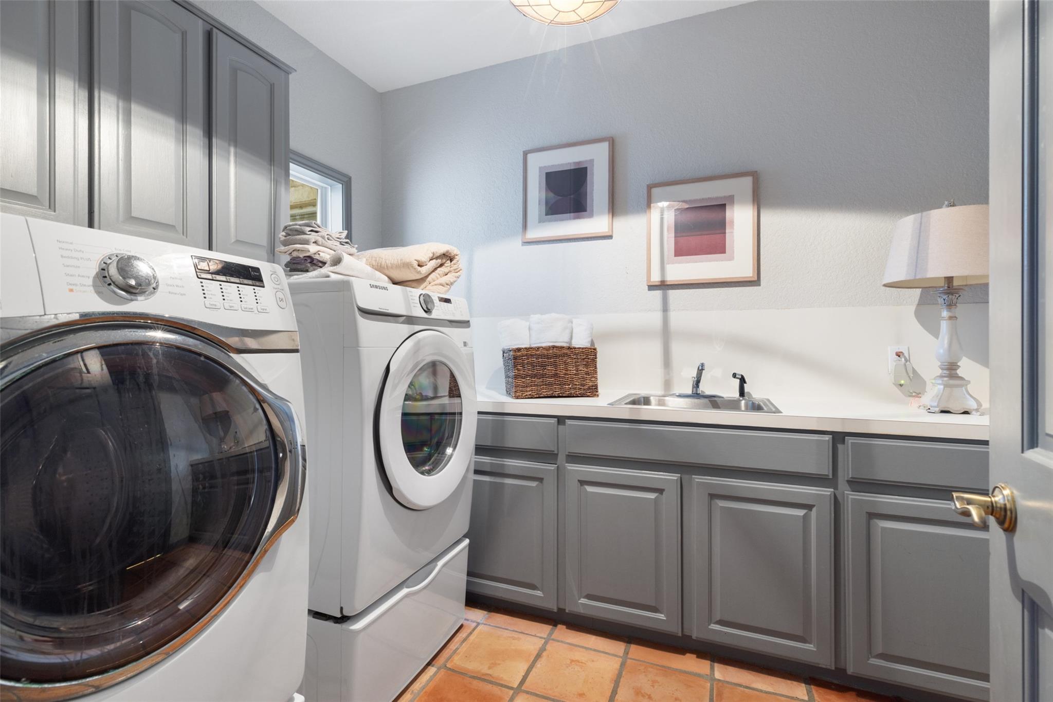 222 Winn Valley Dr, Wimberley, TX 78676