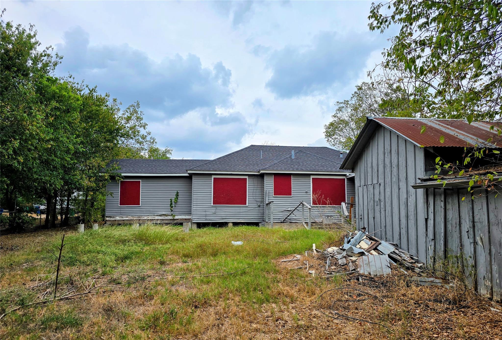 914 Porter & 901 W 5th, Taylor, TX 76574