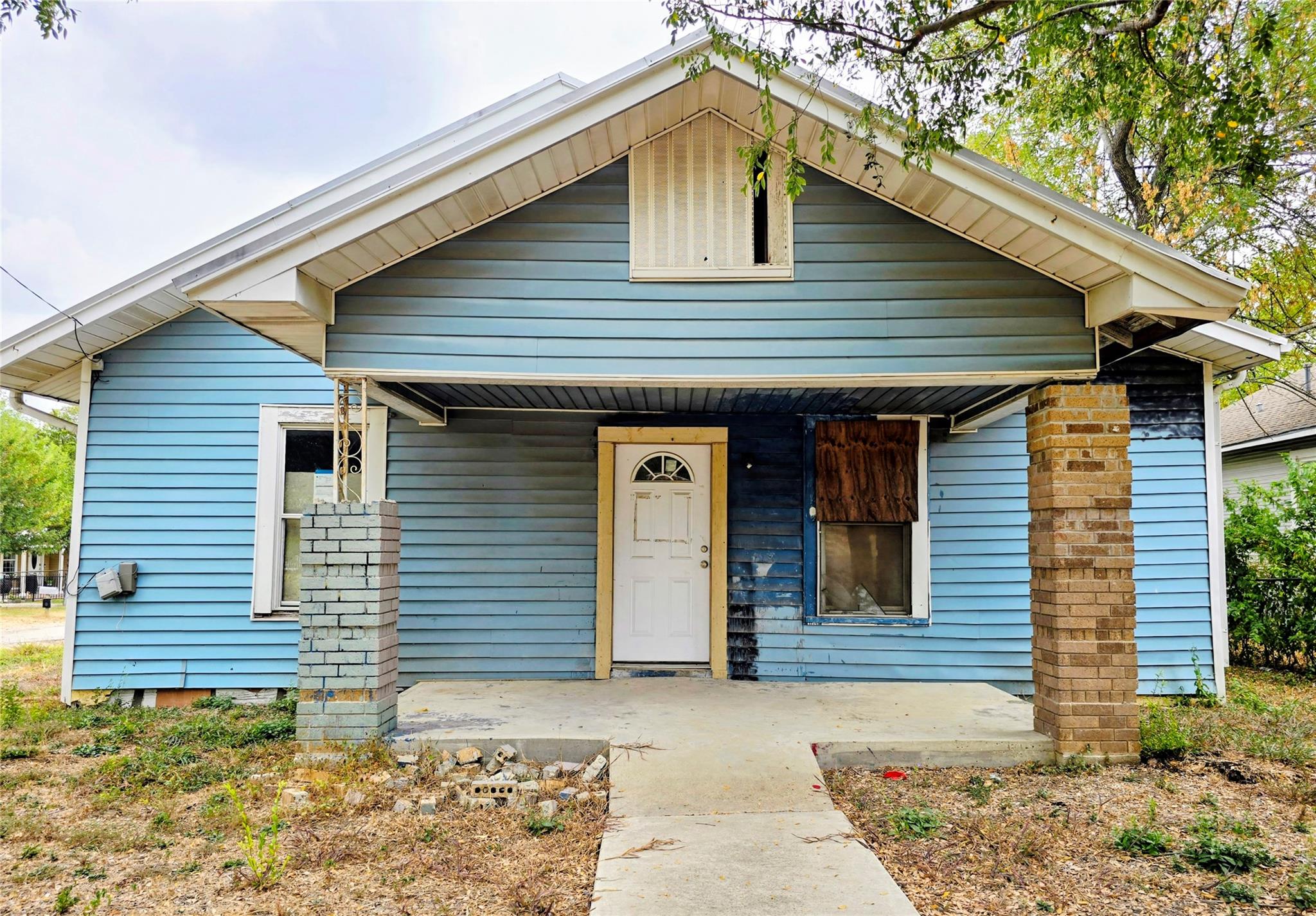 914 Porter & 901 W 5th, Taylor, TX 76574