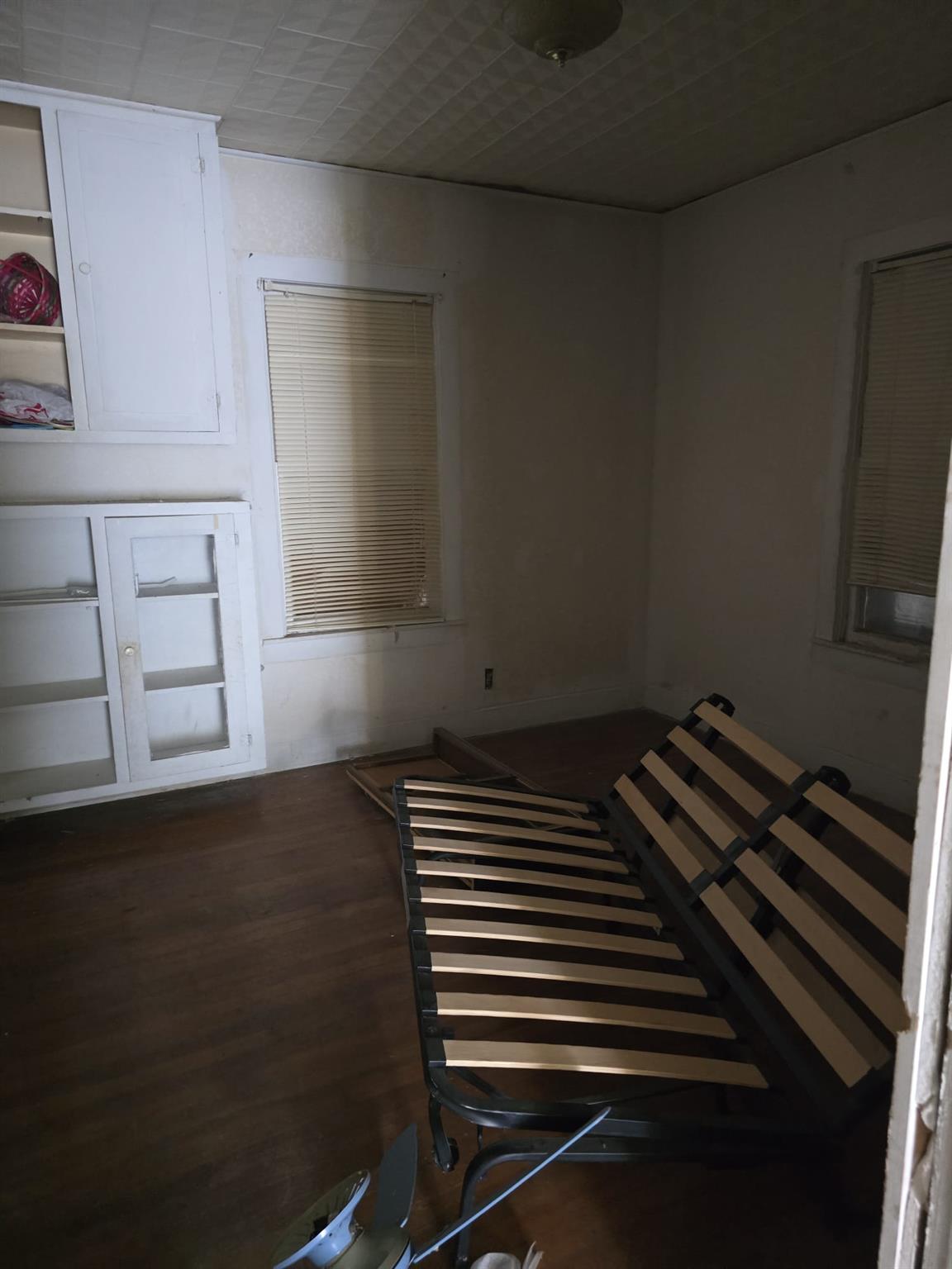 914 Porter & 901 W 5th, Taylor, TX 76574