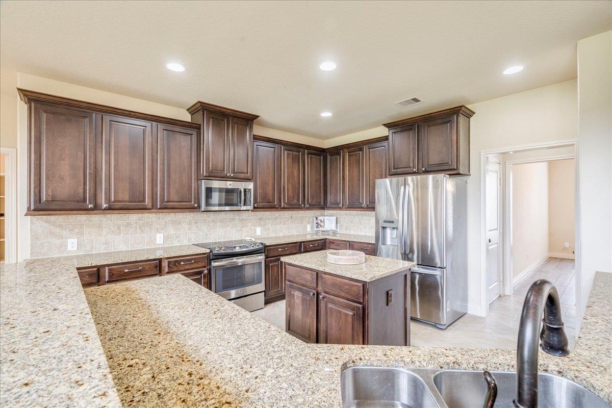 2933 Countryside Path, Seguin, TX 78155