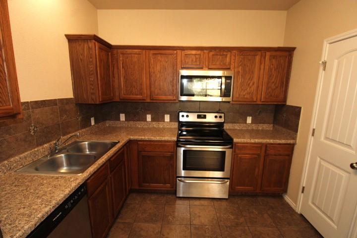 911 Brookview Dr, Copperas Cove, TX 76522