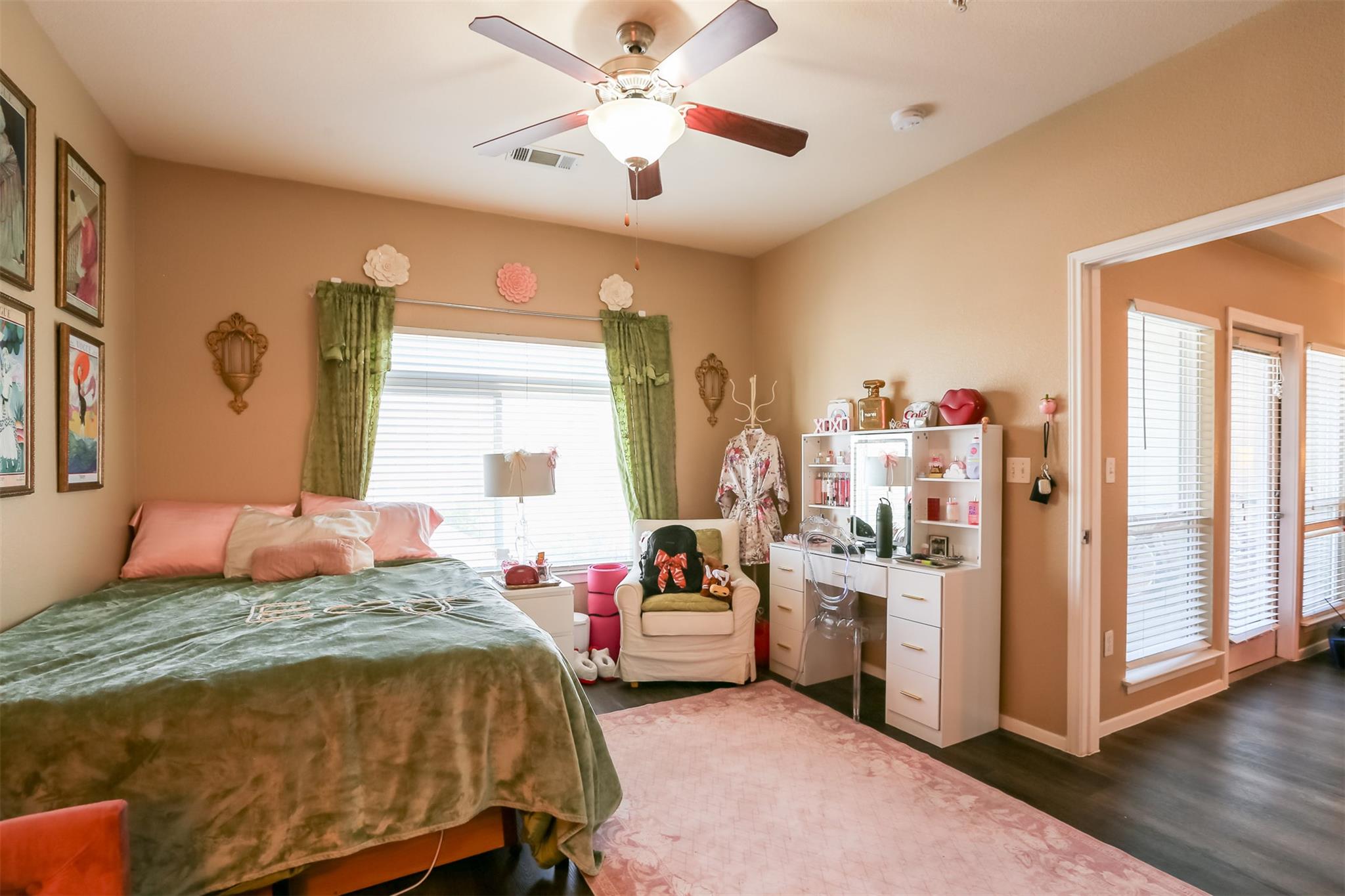 910 W 25th St # 408, Austin, TX 78705