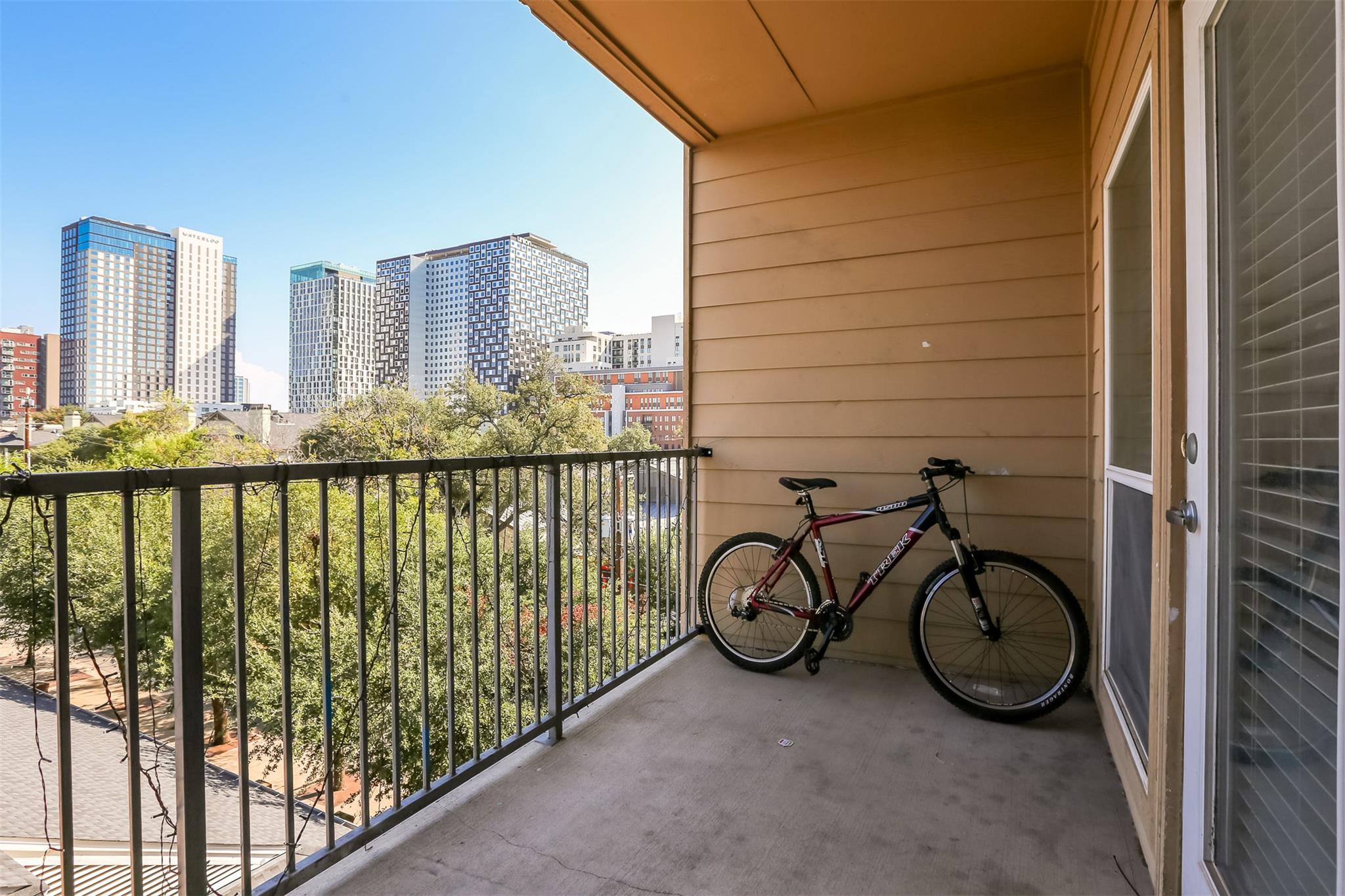 910 W 25th St # 408, Austin, TX 78705