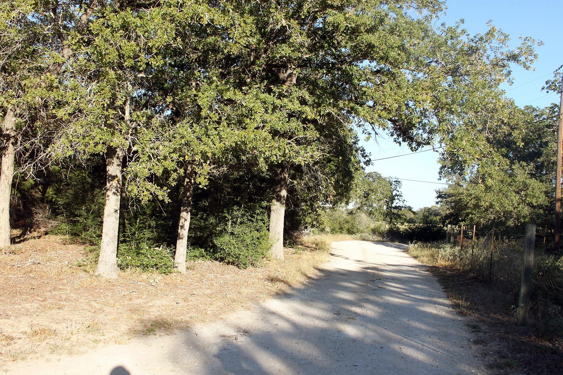 224 Sides Ln, Lockhart, TX 78644