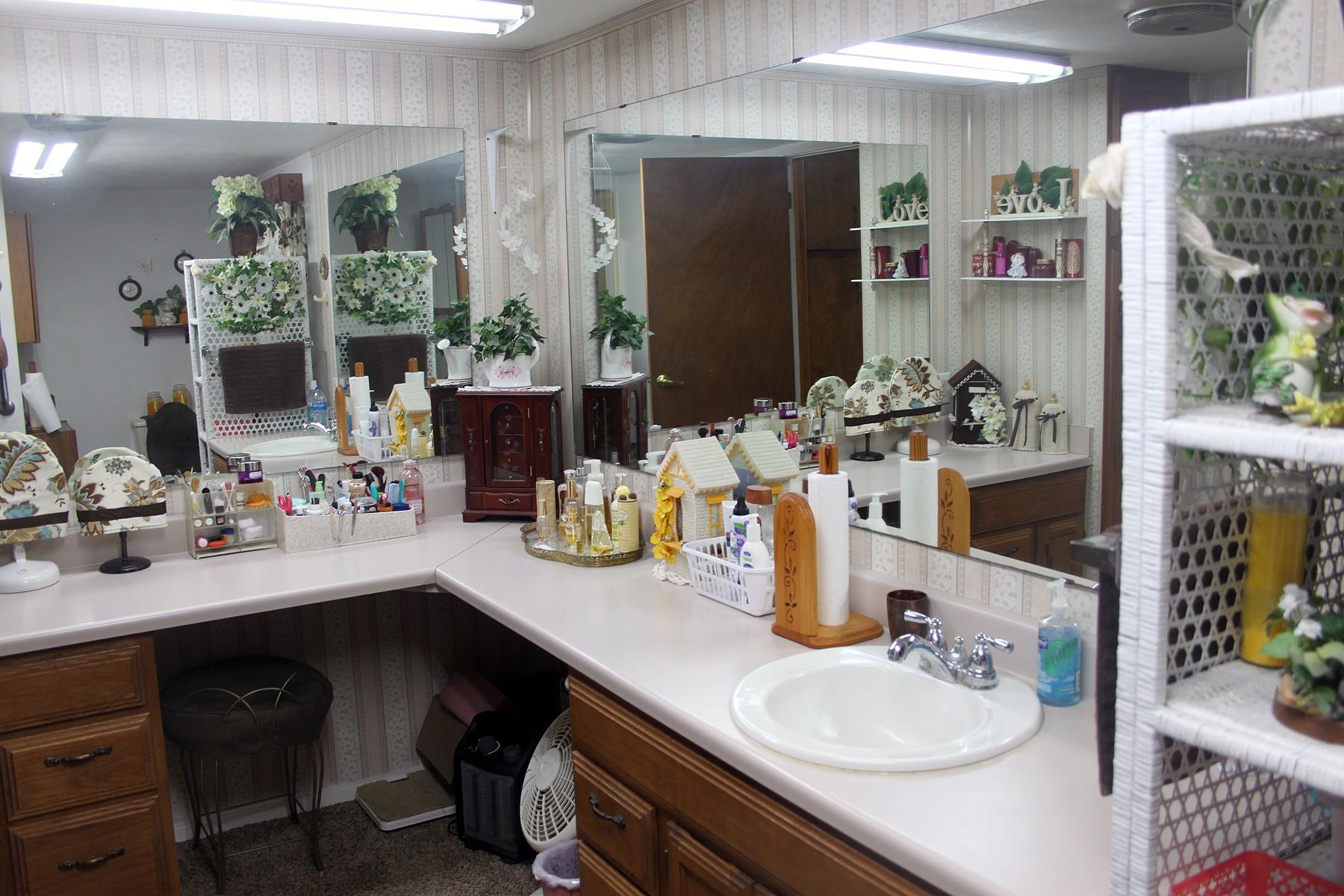 224 Sides Ln, Lockhart, TX 78644