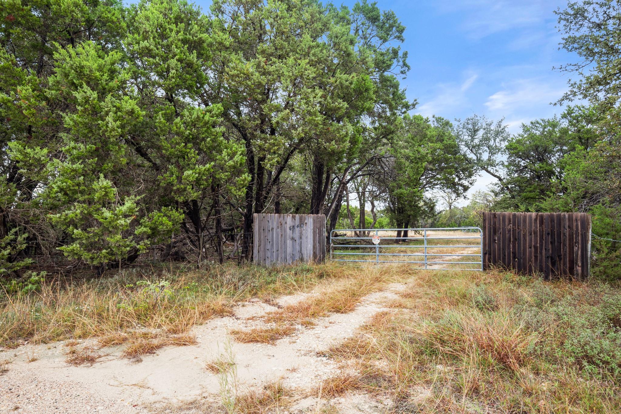 4340 County Road 284 Rd, Liberty Hill, TX 78642