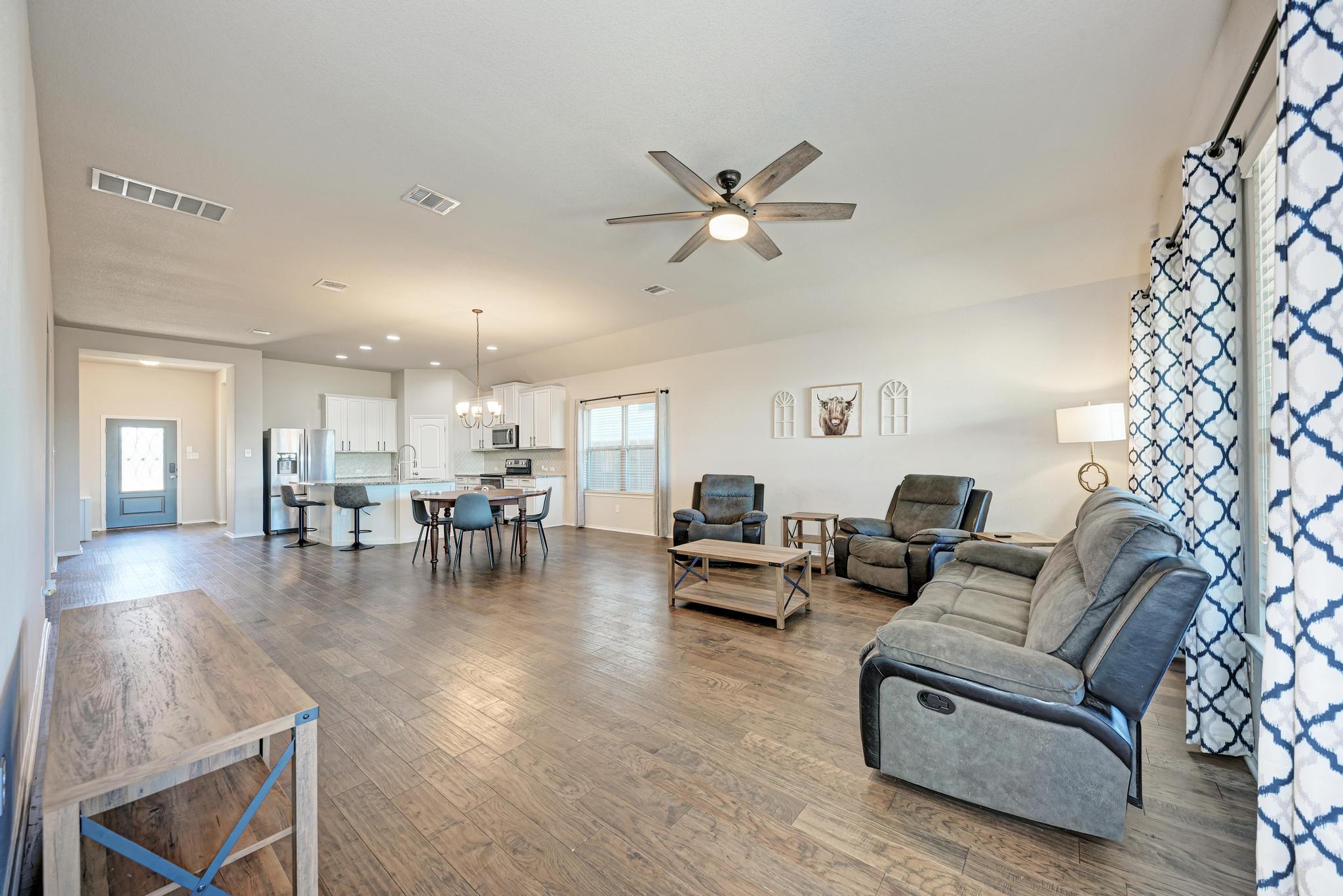 136 Finley St, Hutto, TX 78634