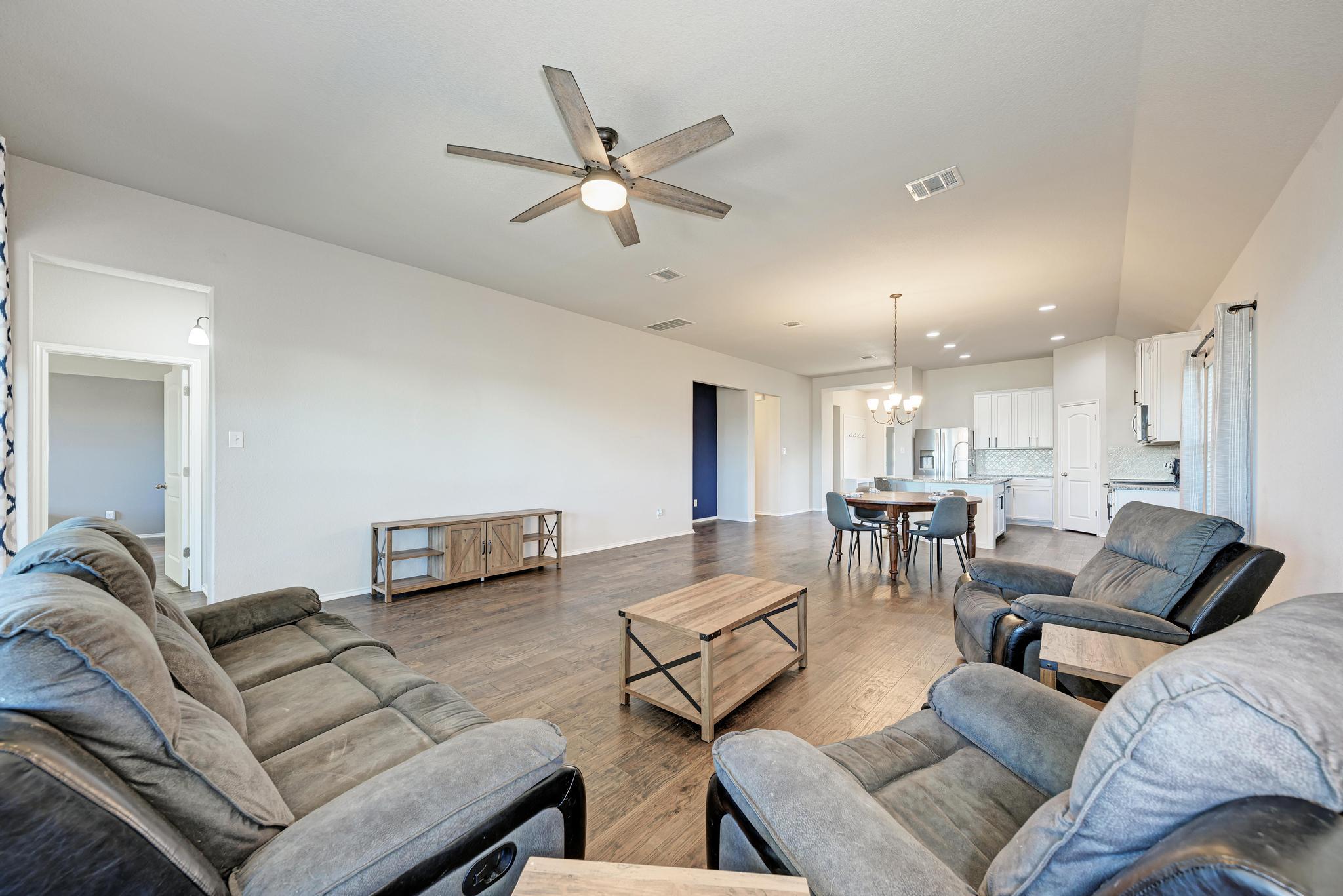 136 Finley St, Hutto, TX 78634