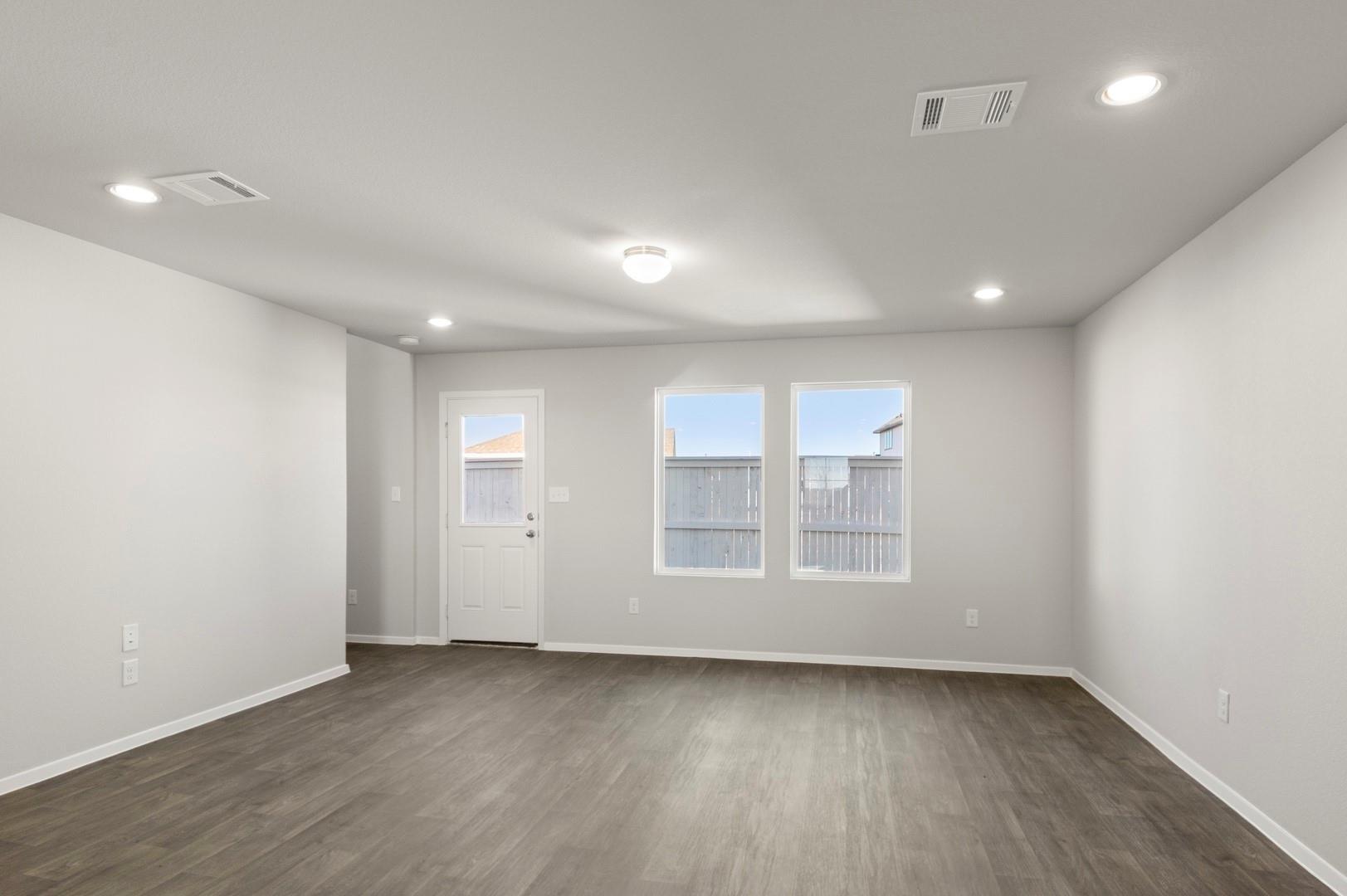 117 Summer Dr, Elgin, TX 78621