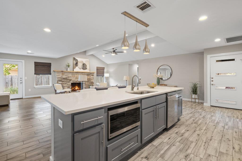 6102 Thames Dr, Austin, TX 78723