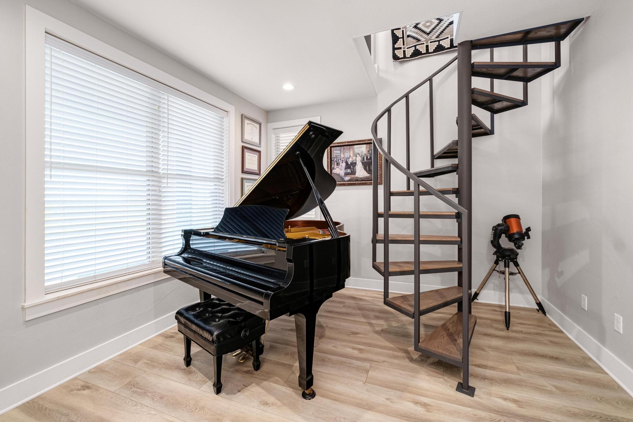 321 Running Deer Ln, Dripping Springs, TX 78620