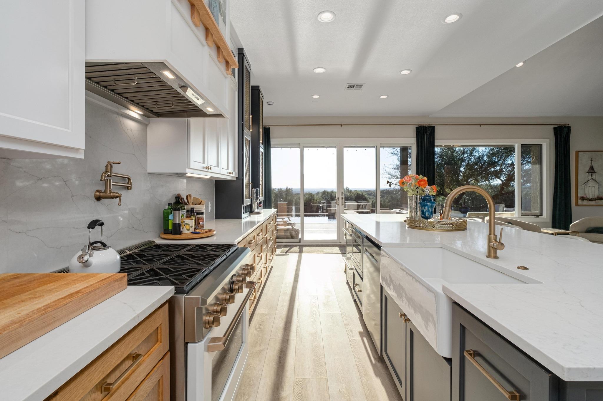 321 Running Deer Ln, Dripping Springs, TX 78620