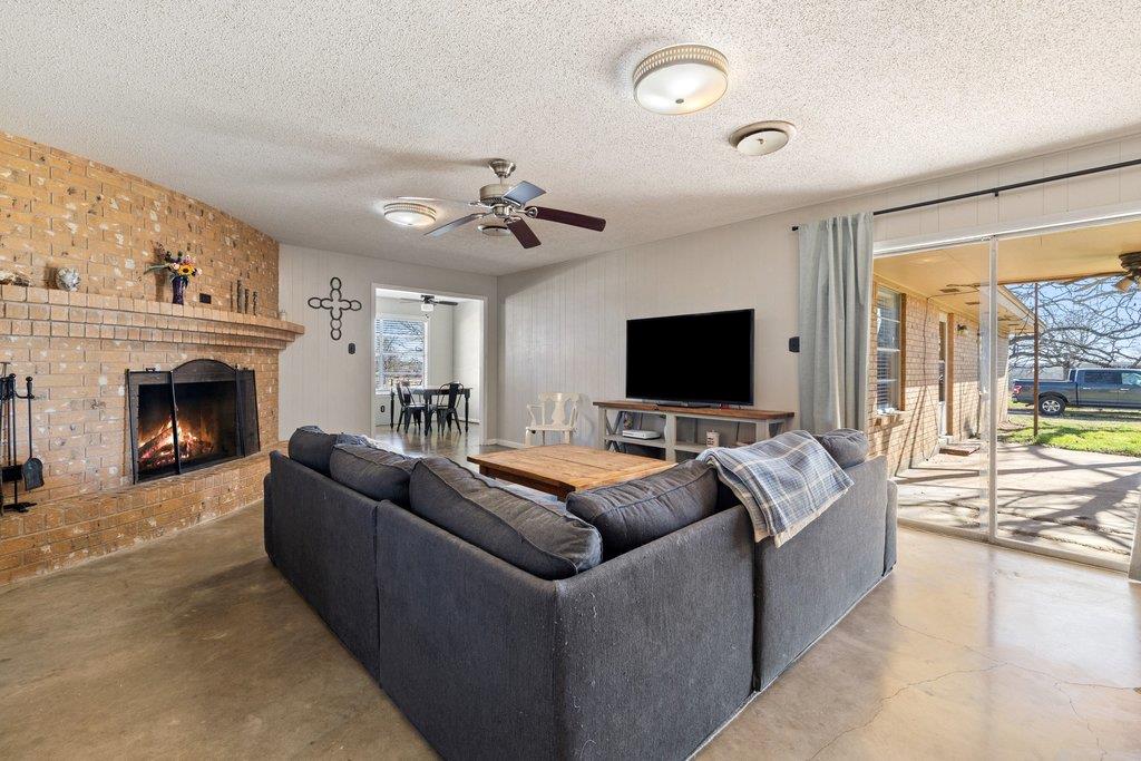 950 S Fm 486, Thorndale, TX 76577