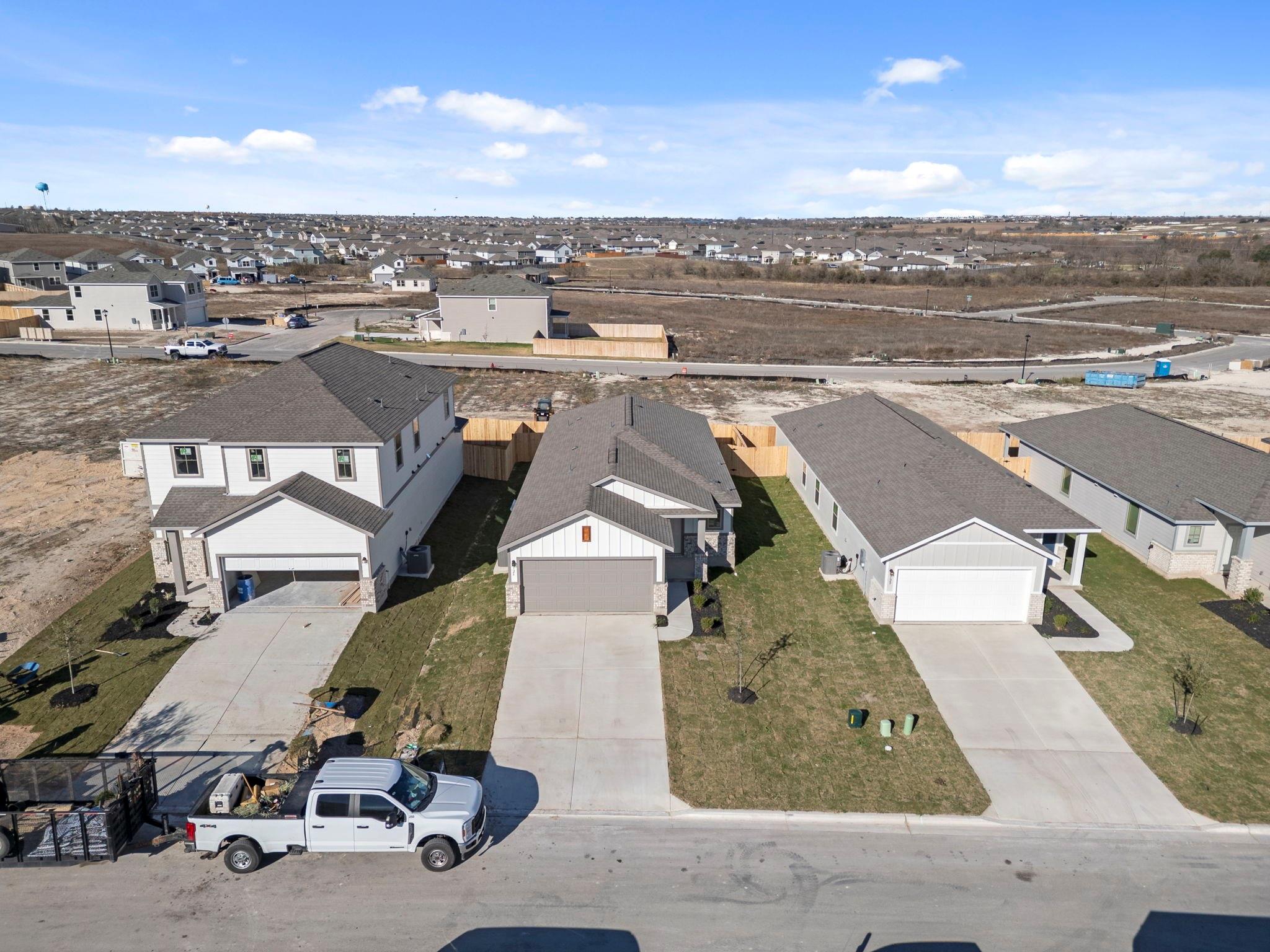 125 Hatari Trl, Jarrell, TX 76537