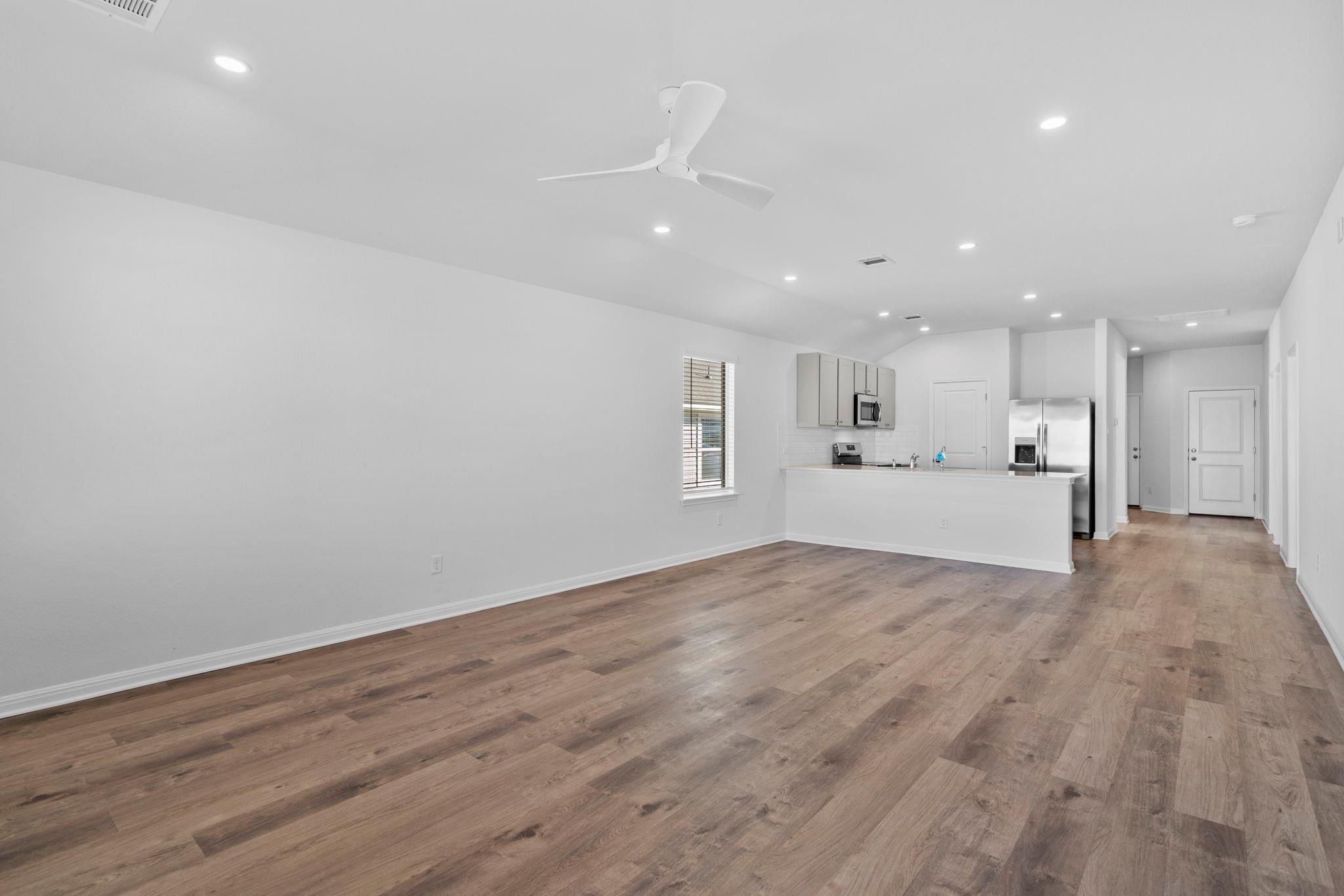 125 Hatari Trl, Jarrell, TX 76537