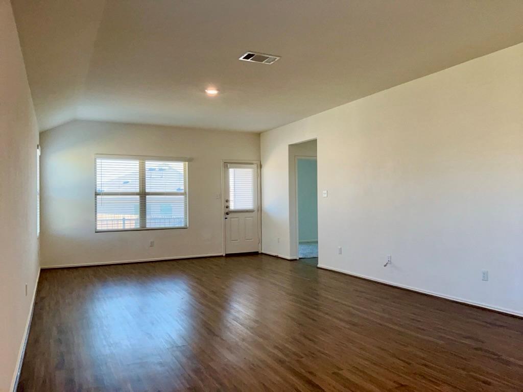 101 Cosmos Ln # 32-K, Jarrell, TX 76537