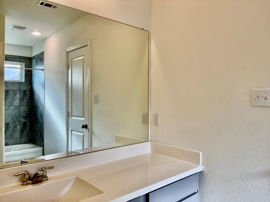 101 Cosmos Ln # 32-K, Jarrell, TX 76537