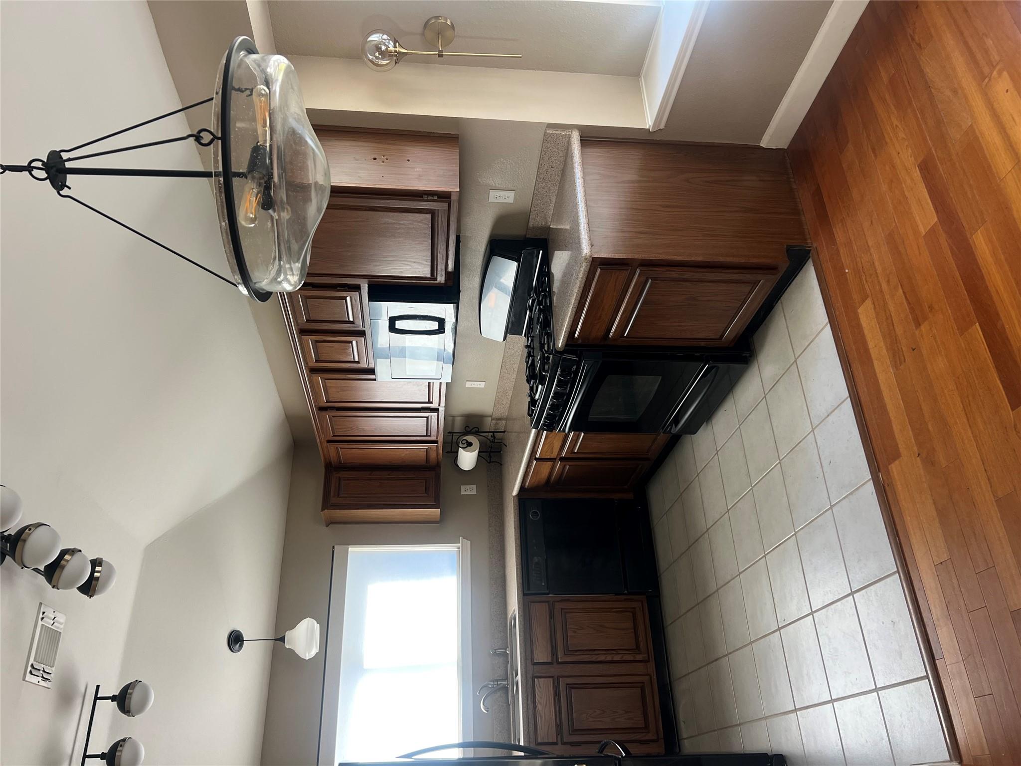 1103 Deepwoods Trl, Leander, TX 78641