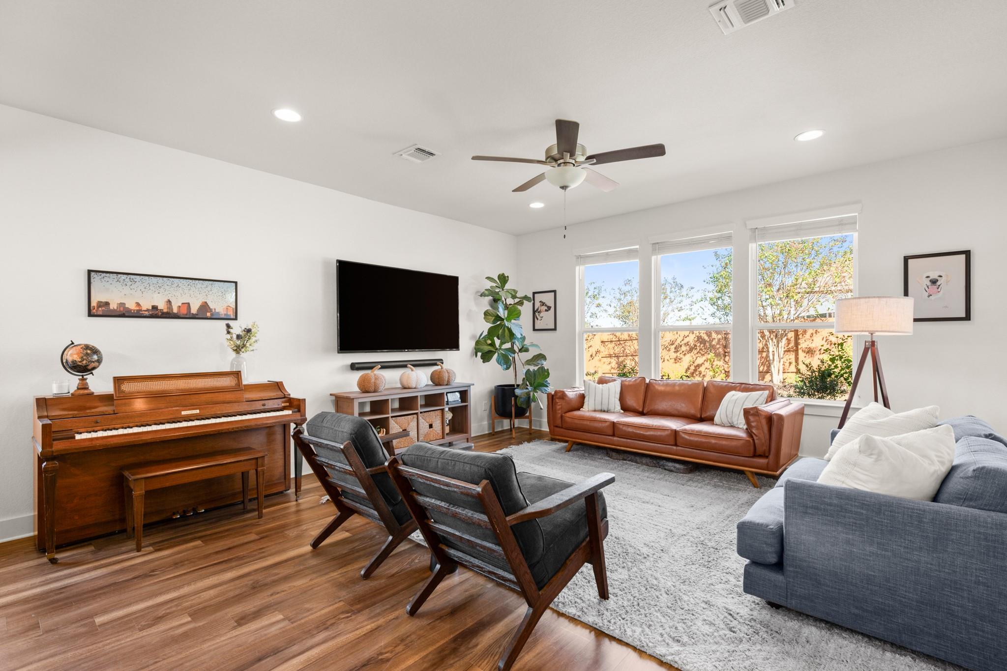 238 Big Leaf Dr, Buda, TX 78610