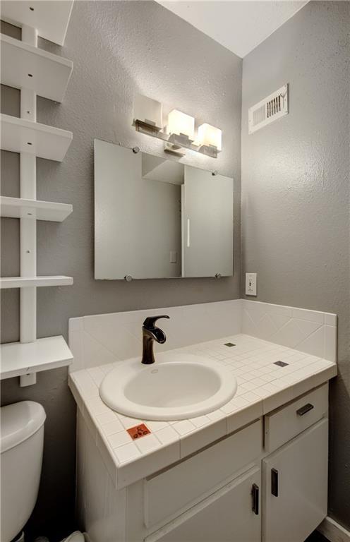 2302 East Side Dr # 20, Austin, TX 78704