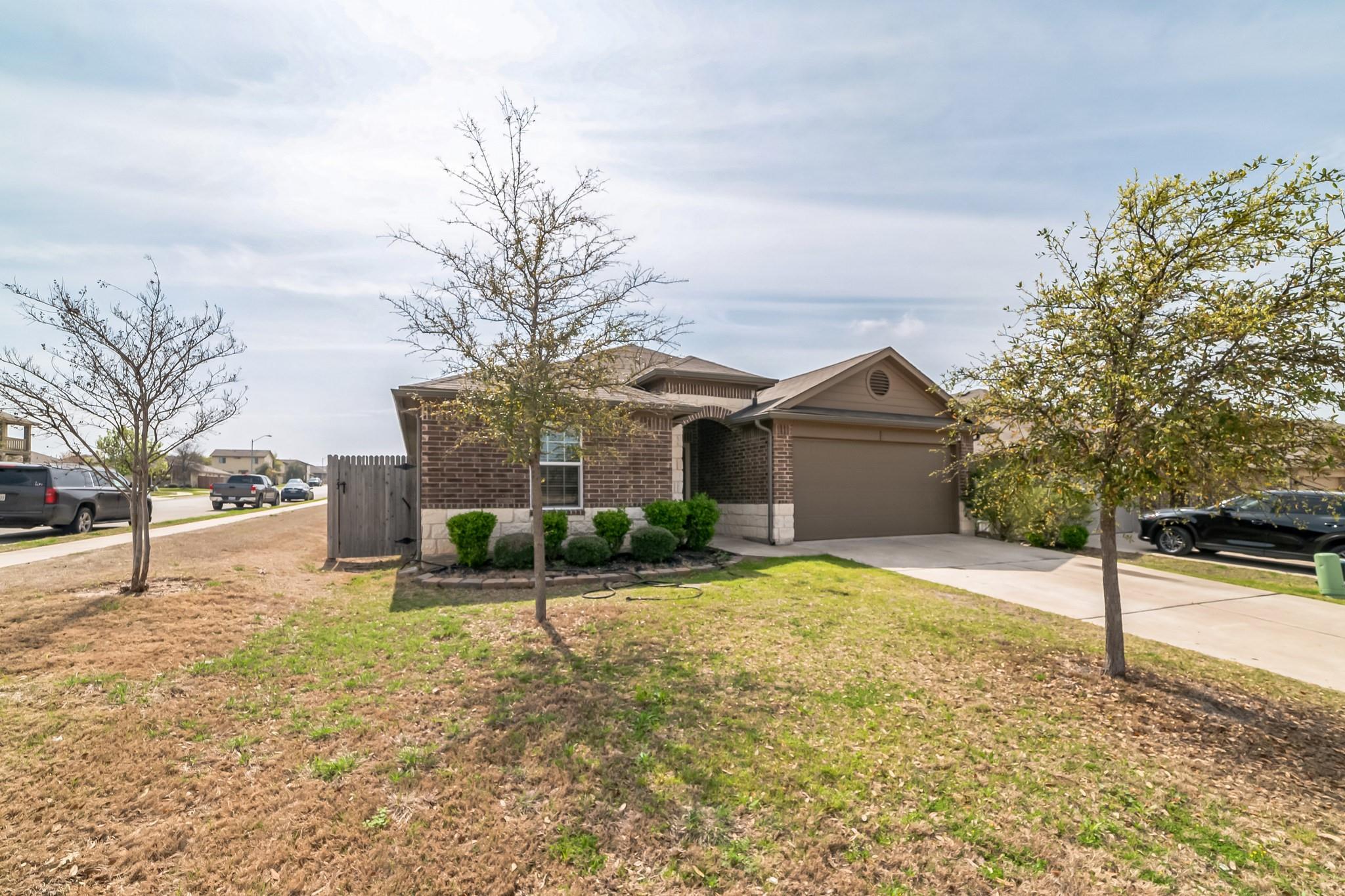 101 Acadia Cv, Hutto, TX 78634