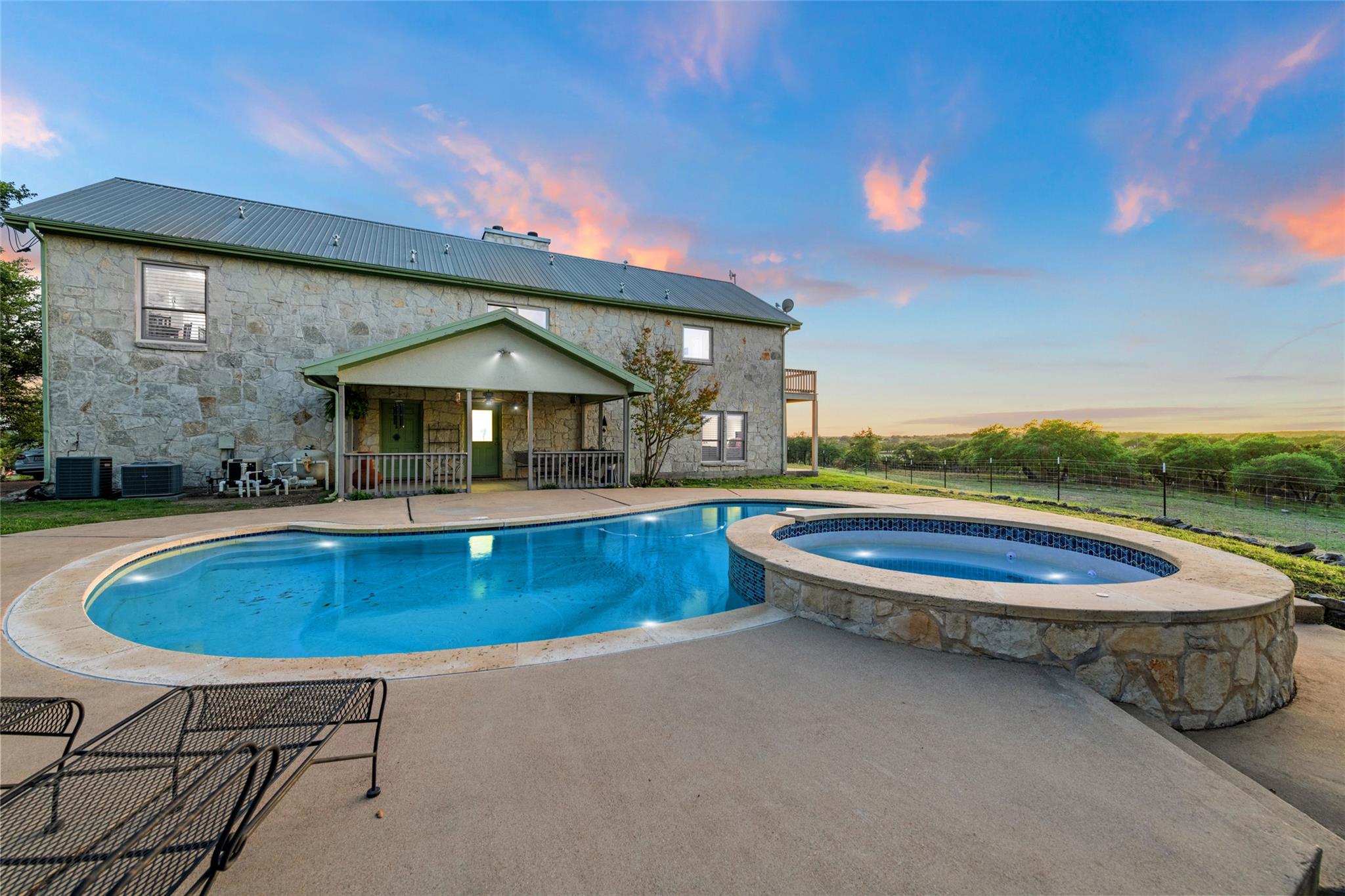 2400 W Fitzhugh Rd, Dripping Springs, TX 78630