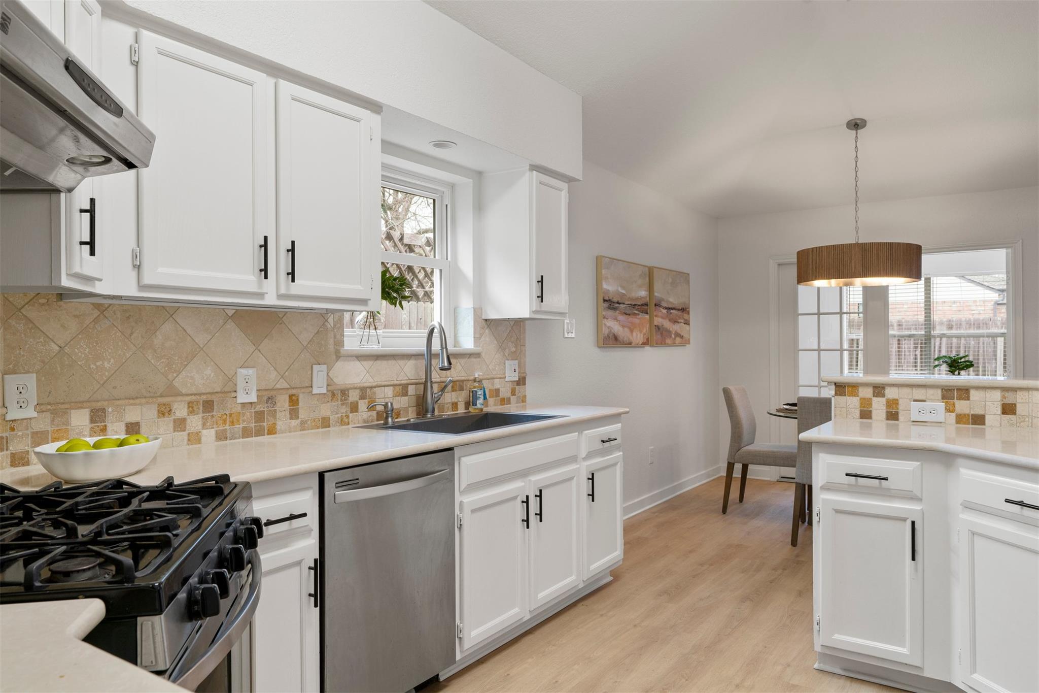 8104 Doe Meadow Dr, Austin, TX 78749