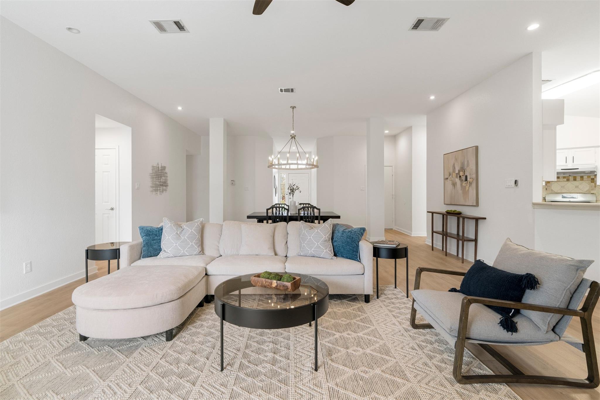 8104 Doe Meadow Dr, Austin, TX 78749