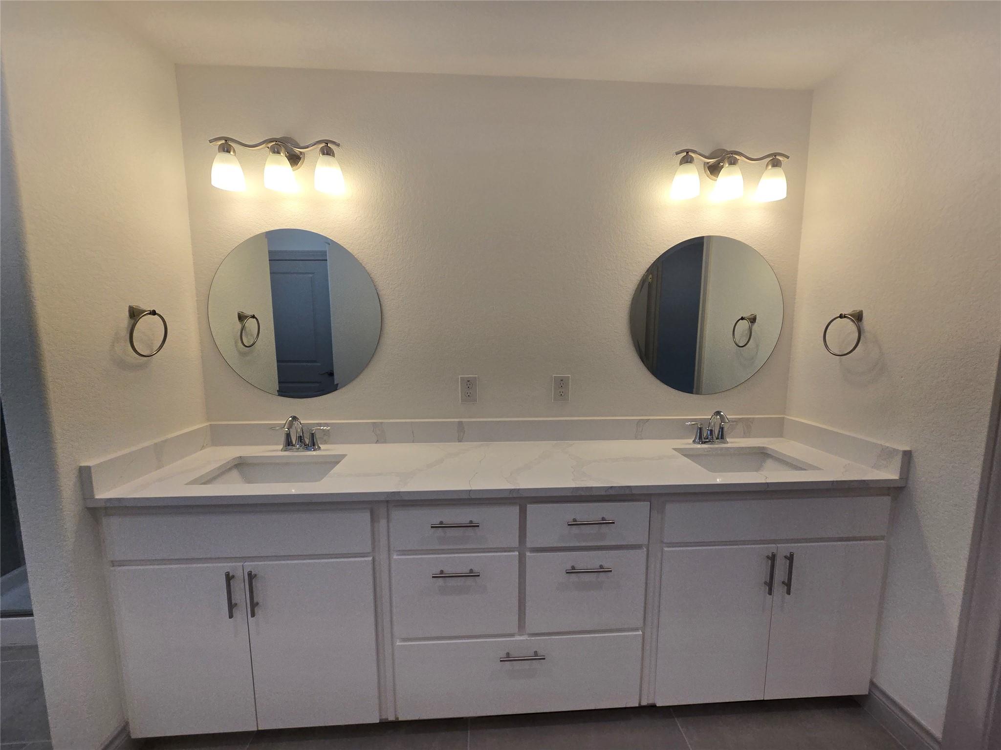 2105 Tiger Trl # 702, Round Rock, TX 78664