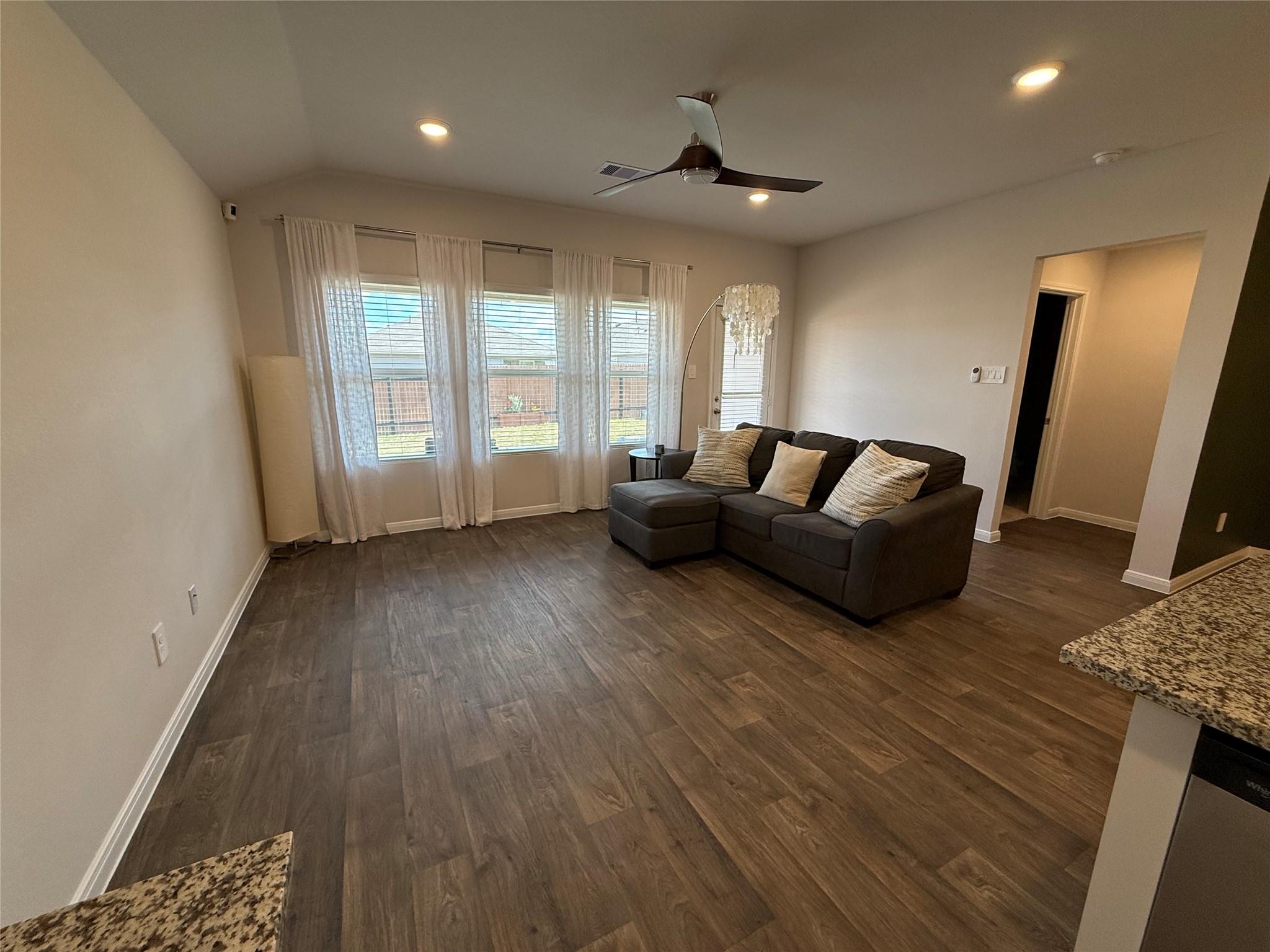 300 Belmont Pl, Lockhart, TX 78644