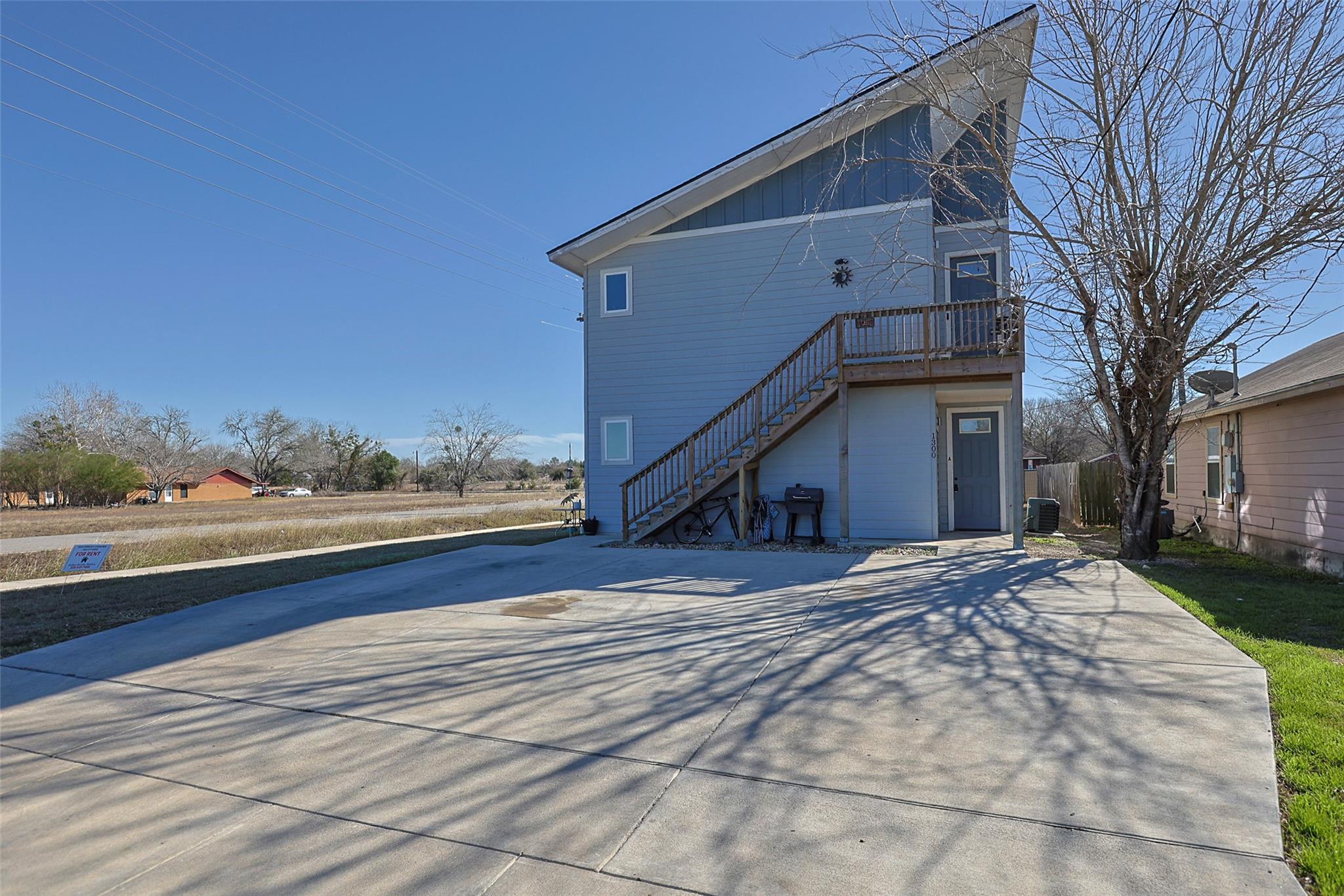 1300 Hausman, Lockhart, TX 78644