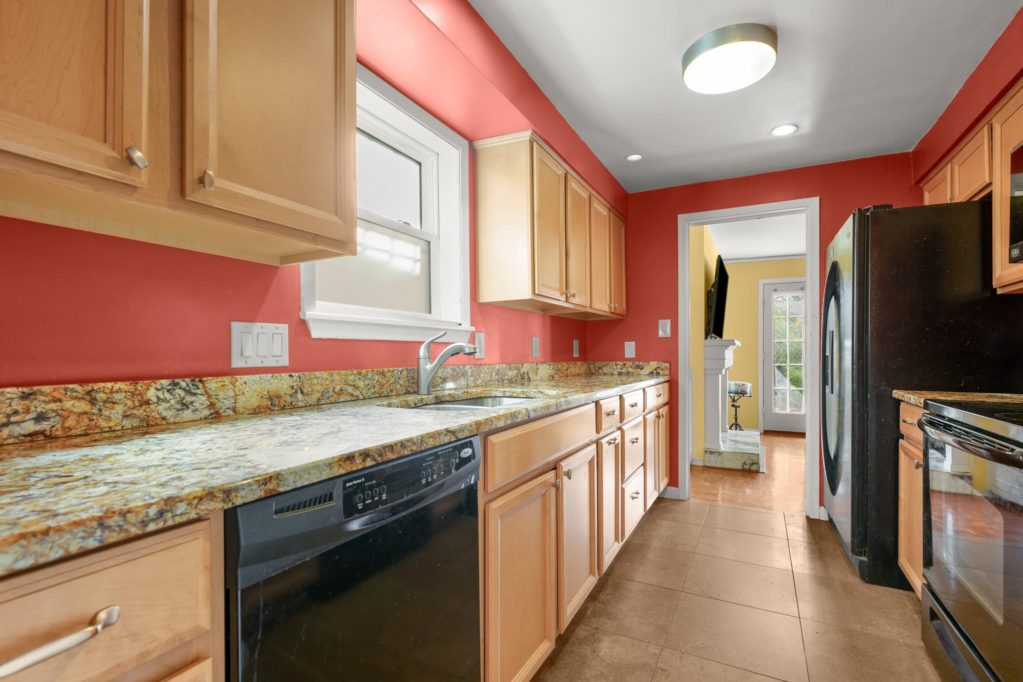 6631 Valleyside Rd, Austin, TX 78731