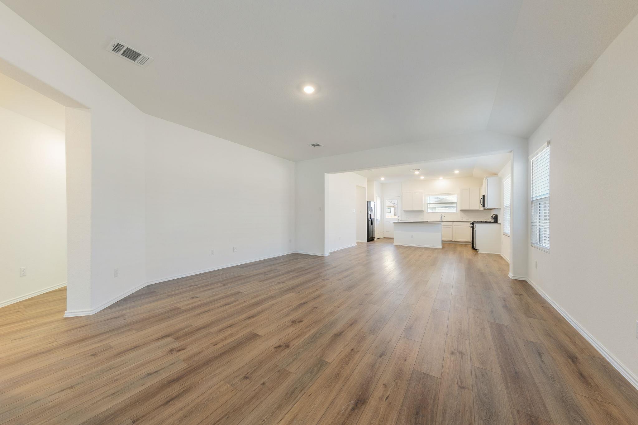 602 Waterway Ave, Hutto, TX 78634