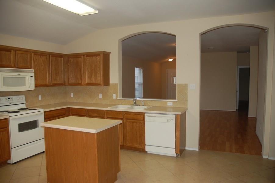 222 Mossy Rock Dr, Hutto, TX 78634