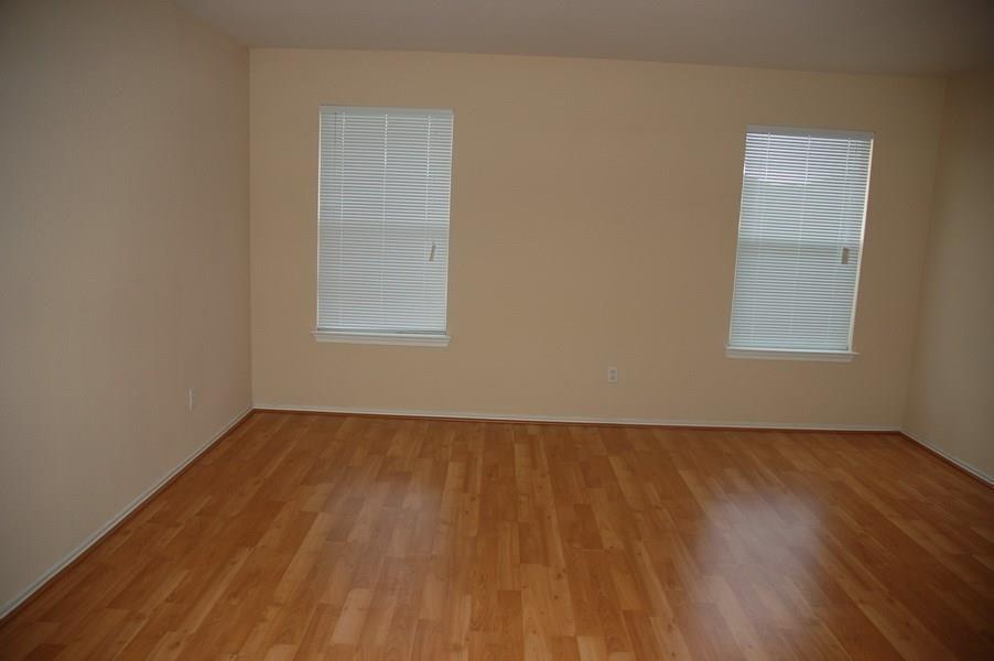 222 Mossy Rock Dr, Hutto, TX 78634