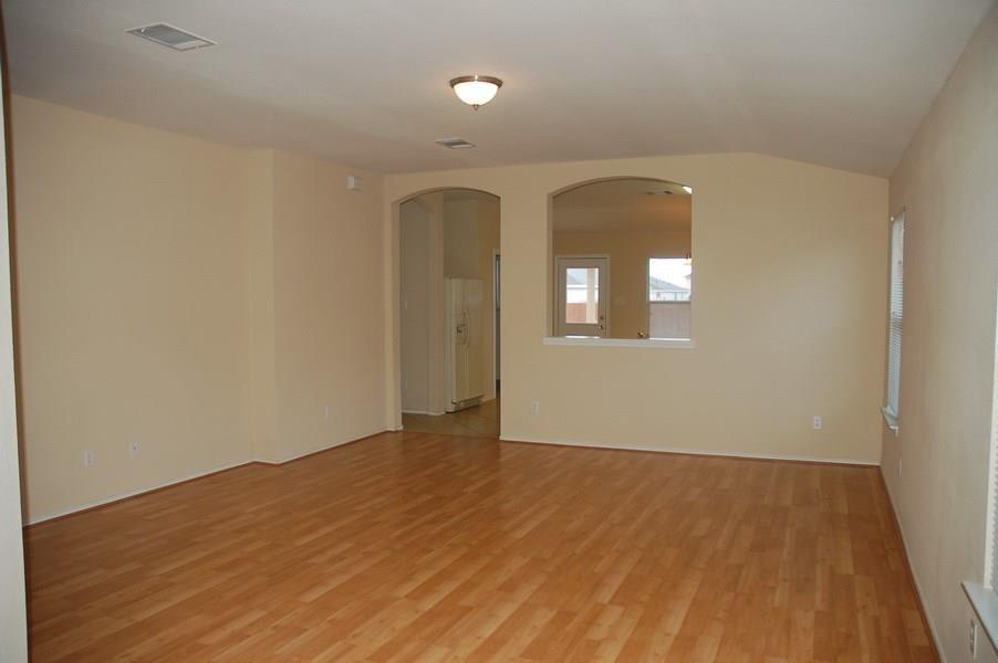 222 Mossy Rock Dr, Hutto, TX 78634