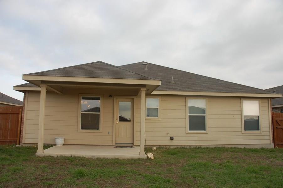 222 Mossy Rock Dr, Hutto, TX 78634