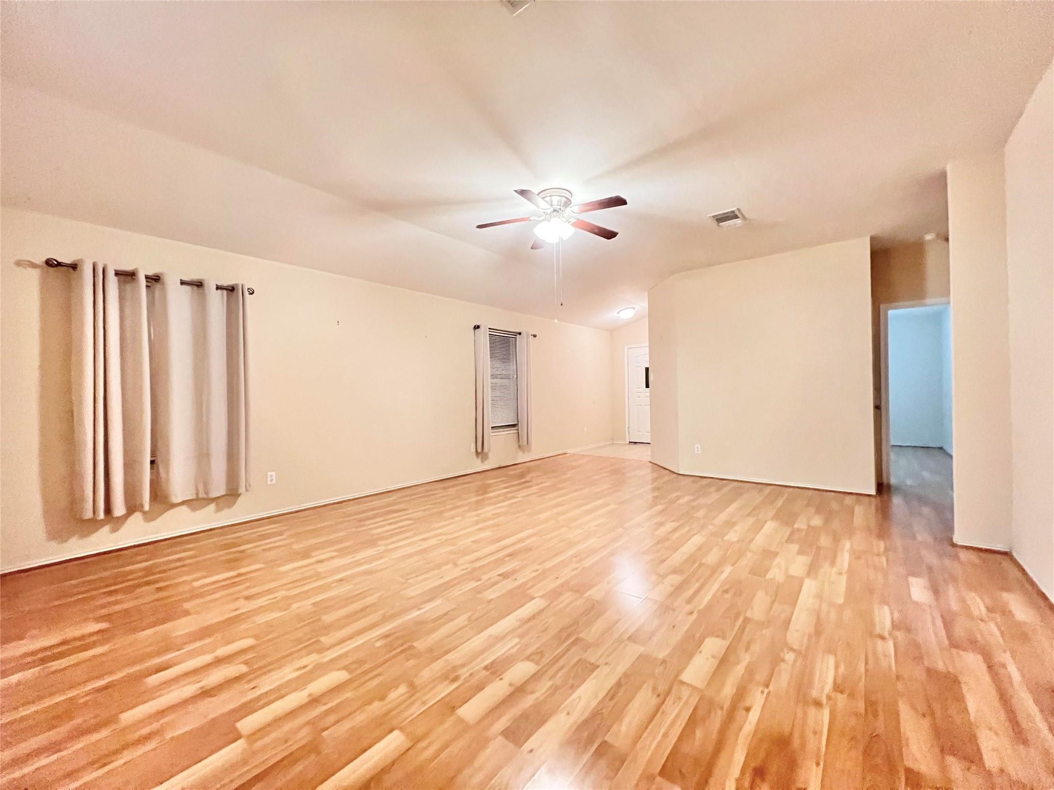 222 Mossy Rock Dr, Hutto, TX 78634