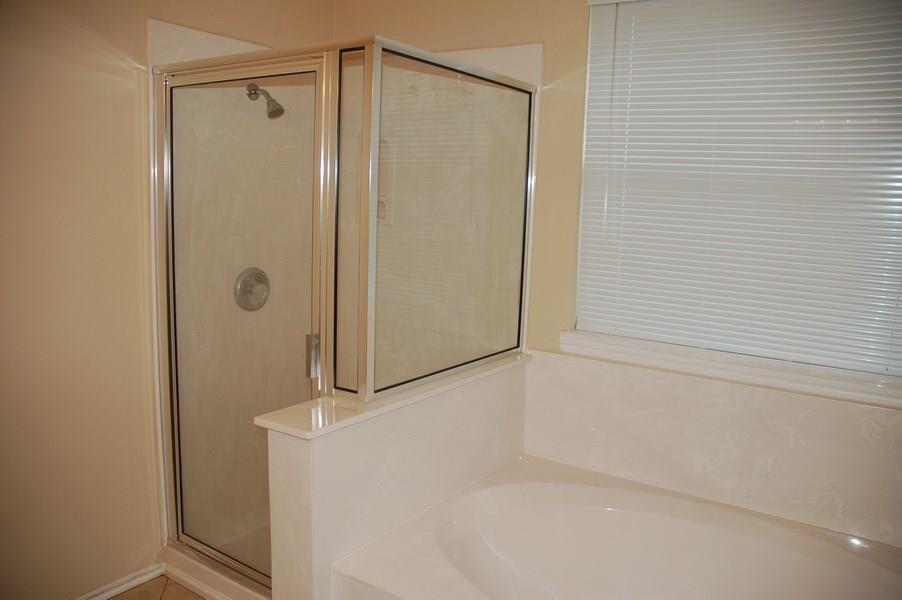 222 Mossy Rock Dr, Hutto, TX 78634